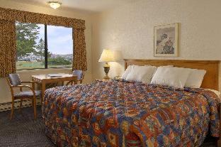 Mackinaw City Hotel | Days Inn by Wyndham Mackinaw City - Lakeview