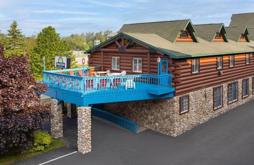 Mackinaw City Hotel | Days Inn by Wyndham Mackinaw City - Bridgeview Area