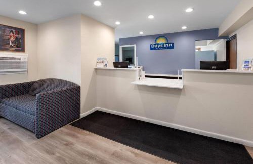 Mackinaw City Hotel | Days Inn by Wyndham Mackinaw City - Bridgeview Area