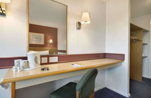 Hungerford Hotel | Days Inn by Wyndham Membury M4