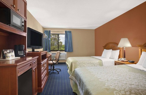 New Hampton Hotel | Days Inn by Wyndham Middletown