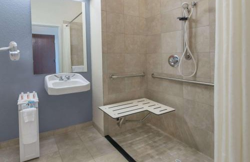 Minot Hotel | Days Inn by Wyndham Minot