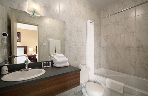 Saint-Leonard Hotel | Days Inn by Wyndham Montreal East