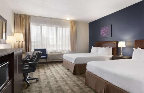 Saint-Laurent Hotel | Days Inn by Wyndham Montreal Airport Conference Centre