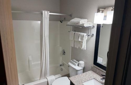 Muncie Hotel | Days Inn by Wyndham Muncie -Ball State University