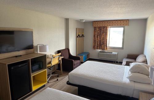 Muncie Hotel | Days Inn by Wyndham Muncie -Ball State University