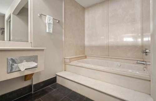 Nacogdoches Hotel | Days Inn by Wyndham Nacogdoches/SFA University/Downtown