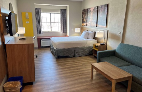Kansas City Hotel | Days Inn by Wyndham near Kansas Speedway