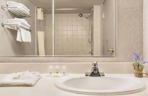 Ottawa Division Hotel | Days Inn by Wyndham Ottawa Airport