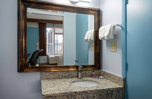 Perrysburg Hotel | Days Inn by Wyndham Perrysburg/Toledo