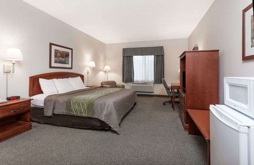 Pentwater Hotel | Days Inn by Wyndham Pentwater