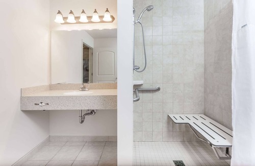 Pentwater Hotel | Days Inn by Wyndham Pentwater