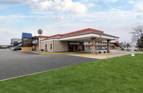 Perrysburg Hotel | Days Inn by Wyndham Perrysburg Toledo