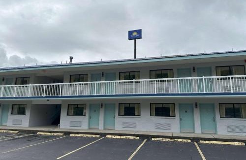 Mount Vernon Hotel | Days Inn by Wyndham Renfro Valley Mount Vernon
