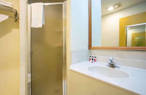 Runnemede Hotel | Days Inn by Wyndham Runnemede Philadelphia Area