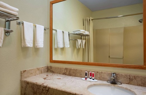 Runnemede Hotel | Days Inn by Wyndham Runnemede Philadelphia Area