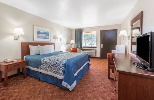 Russell Hotel | Days Inn by Wyndham Russell