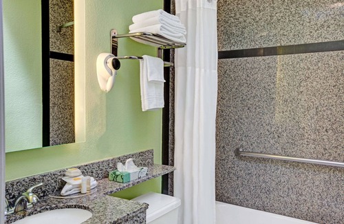 Cow Hollow Hotel | Days Inn by Wyndham San Francisco - Lombard