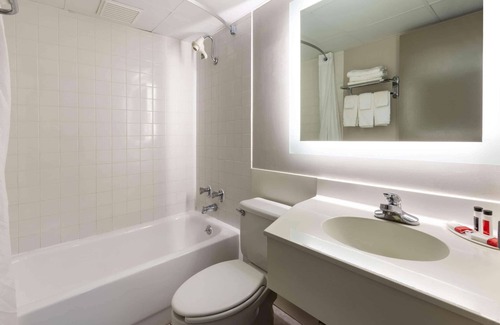 Sandusky Hotel | Days Inn by Wyndham Sandusky/Cedar Point