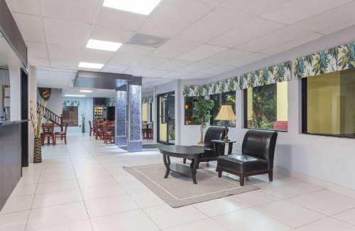 Sarasota Hotel | Days Inn by Wyndham Sarasota I-75