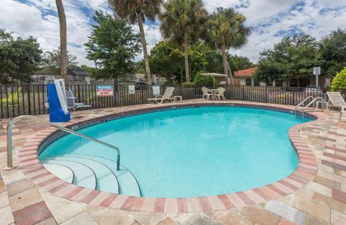 Sarasota Hotel | Days Inn by Wyndham Sarasota I-75