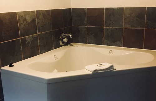 Sherman Hotel | Days Inn by Wyndham Sherman