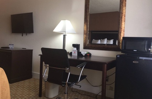 Sherman Hotel | Days Inn by Wyndham Sherman
