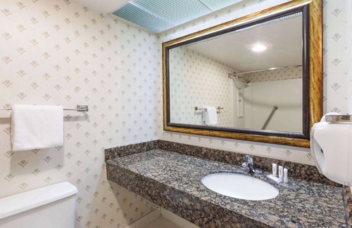 Sherman Hotel | Days Inn by Wyndham Sherman