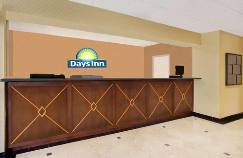 Downtown Hotel | Days Inn by Wyndham Silver Spring