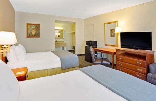 Downtown Hotel | Days Inn by Wyndham Silver Spring