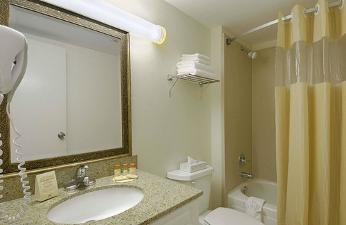 Downtown Hotel | Days Inn by Wyndham Silver Spring