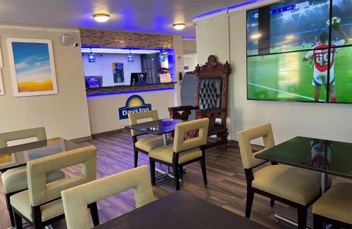 South Tulsa Hotel | Days Inn by Wyndham Southern Hills/ORU