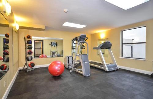 South Tulsa Hotel | Days Inn by Wyndham Southern Hills/ORU