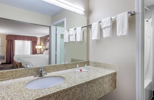 St. Robert Hotel | Days Inn by Wyndham St. Robert Waynesville/Ft. Leonard Wood