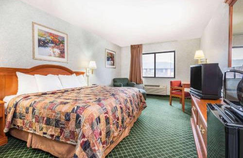 Southwest Topeka Hotel | Days Inn by Wyndham Topeka