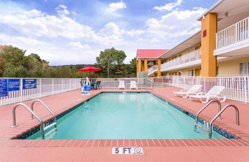 Trenton Hotel | Days Inn by Wyndham Trenton