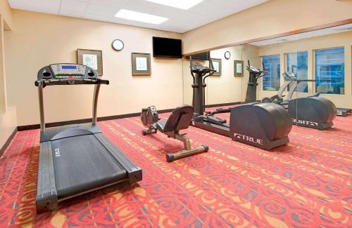Maryland Heights Hotel | Days Inn by Wyndham St. Louis/Westport MO