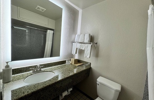 Van Horn Hotel | Days Inn by Wyndham Van Horn TX