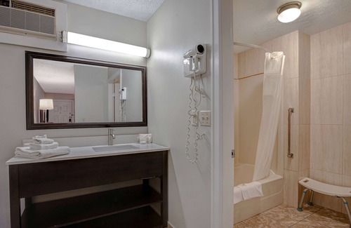 Vernon Hotel | Days Inn by Wyndham Vernon