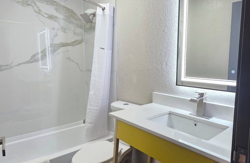 Waukegan Hotel | Days Inn by Wyndham Waukegan