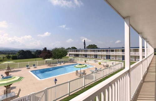 Waynesboro Hotel | Days Inn by Wyndham Waynesboro