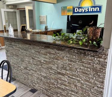 West Branch Hotel | Days Inn by Wyndham West Branch Iowa City Area