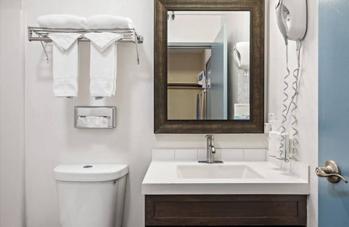 Woodland Hotel | Days Inn by Wyndham Woodland