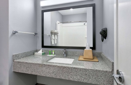 Zachary Hotel | Days Inn by Wyndham Zachary LA