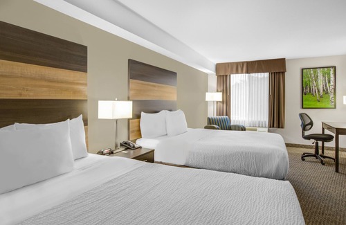 Lindsay Hotel | Days Inn & Suites by Wyndham Lindsay