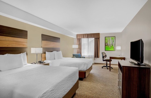 Lindsay Hotel | Days Inn & Suites by Wyndham Lindsay