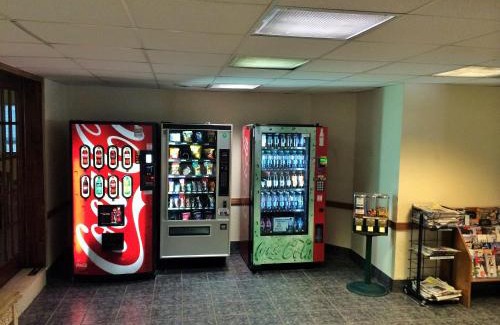 Madison Heights Hotel | Days Inn & Suites by Wyndham Madison Heights MI