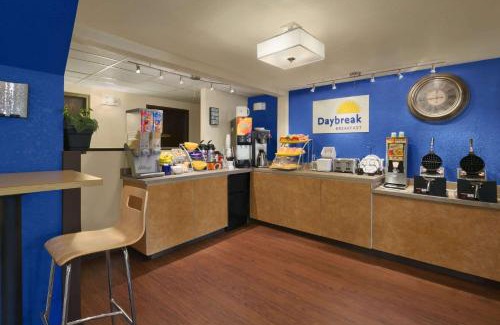 Stevens Point Hotel | Days Inn & Suites by Wyndham Stevens Point