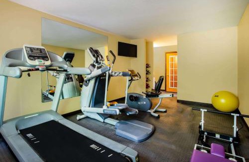 Stevens Point Hotel | Days Inn & Suites by Wyndham Stevens Point