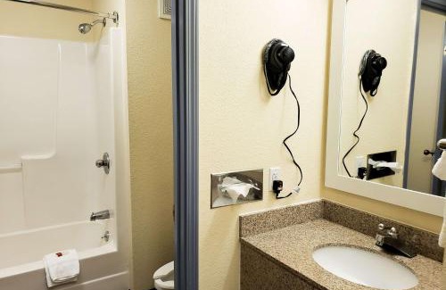 Merrillville Hotel | Days Inn & Suites by Wyndham Merrillville